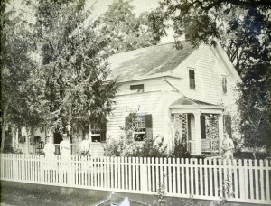 Old-Photo-of-Farm-House